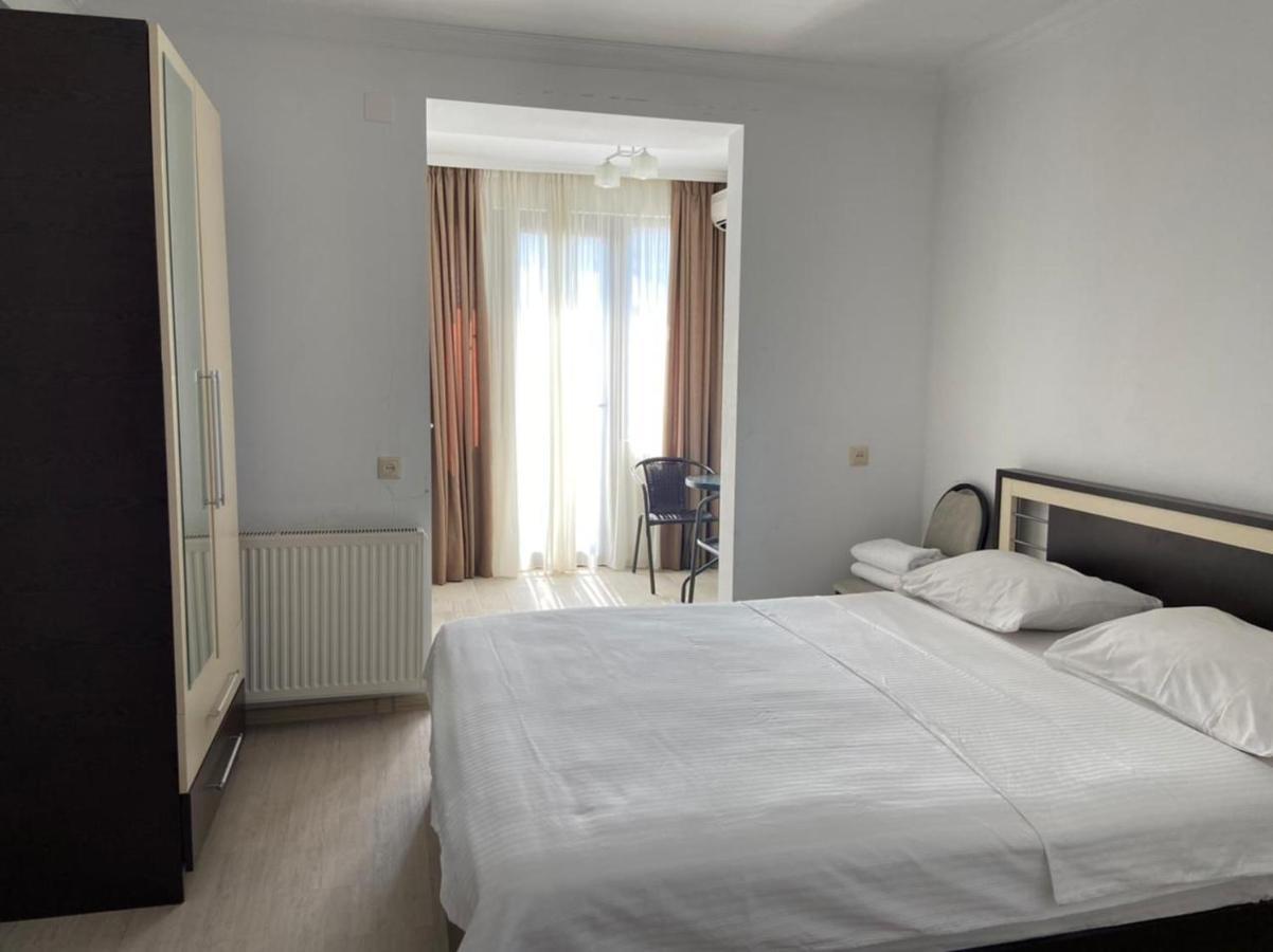 Gulnasi'S Guesthouse Batumi Esterno foto