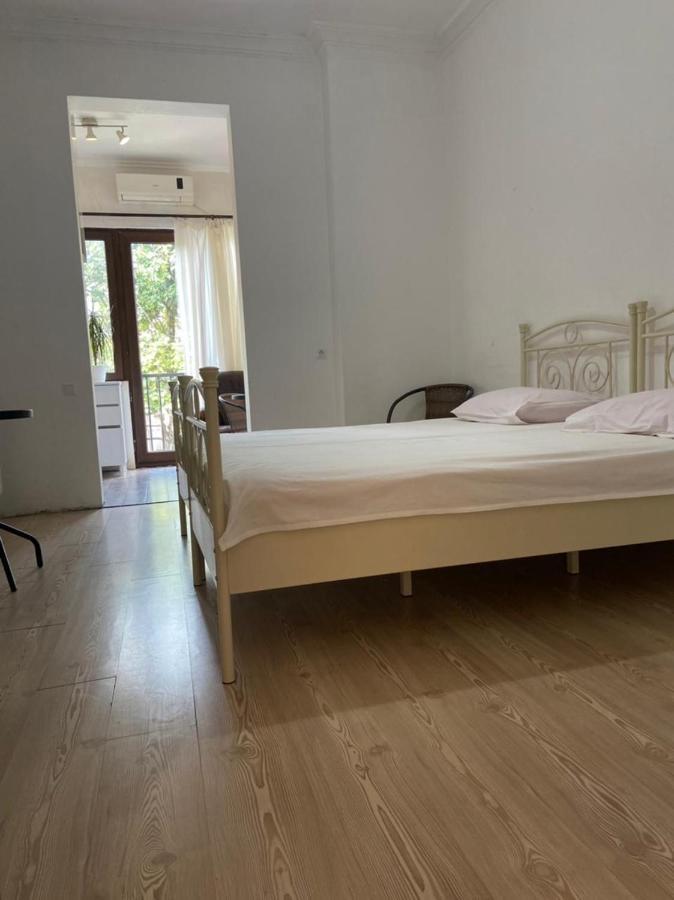 Gulnasi'S Guesthouse Batumi Esterno foto