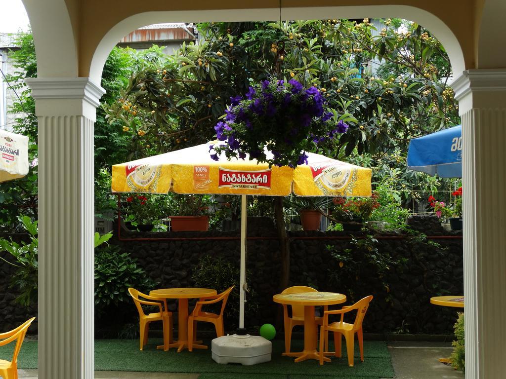 Gulnasi'S Guesthouse Batumi Esterno foto