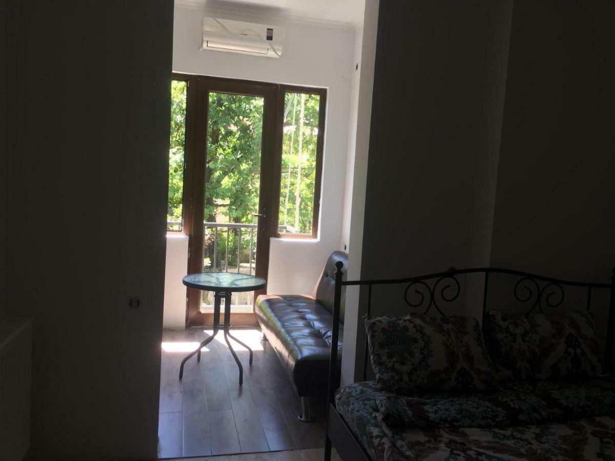 Gulnasi'S Guesthouse Batumi Esterno foto