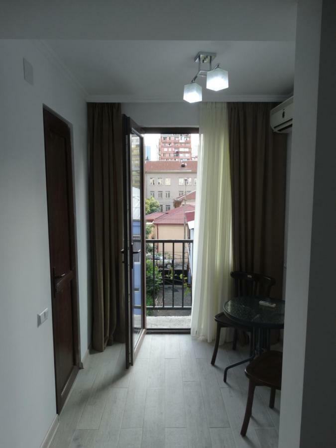 Gulnasi'S Guesthouse Batumi Esterno foto