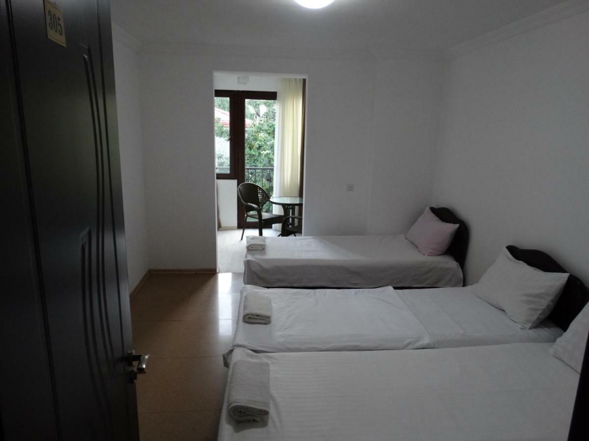 Gulnasi'S Guesthouse Batumi Esterno foto