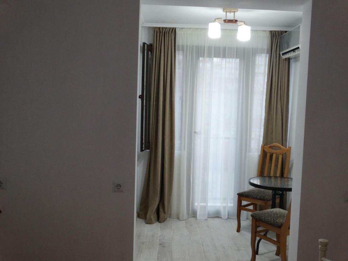 Gulnasi'S Guesthouse Batumi Esterno foto