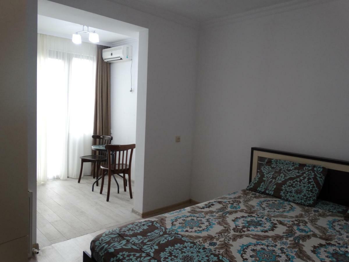 Gulnasi'S Guesthouse Batumi Esterno foto