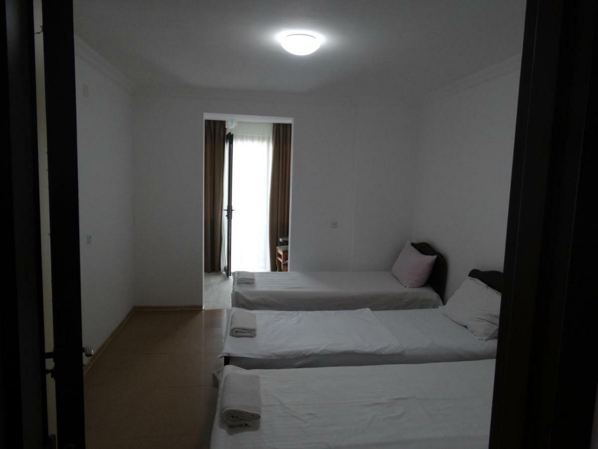 Gulnasi'S Guesthouse Batumi Esterno foto