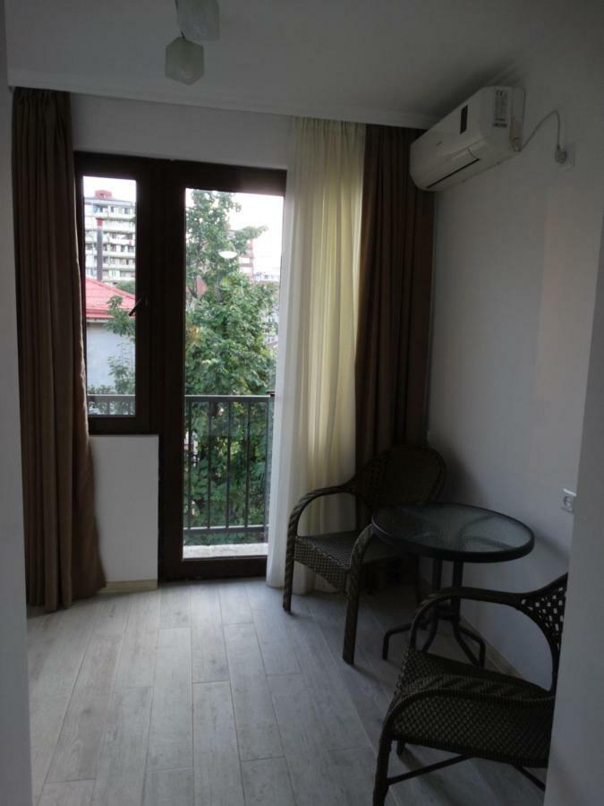 Gulnasi'S Guesthouse Batumi Esterno foto