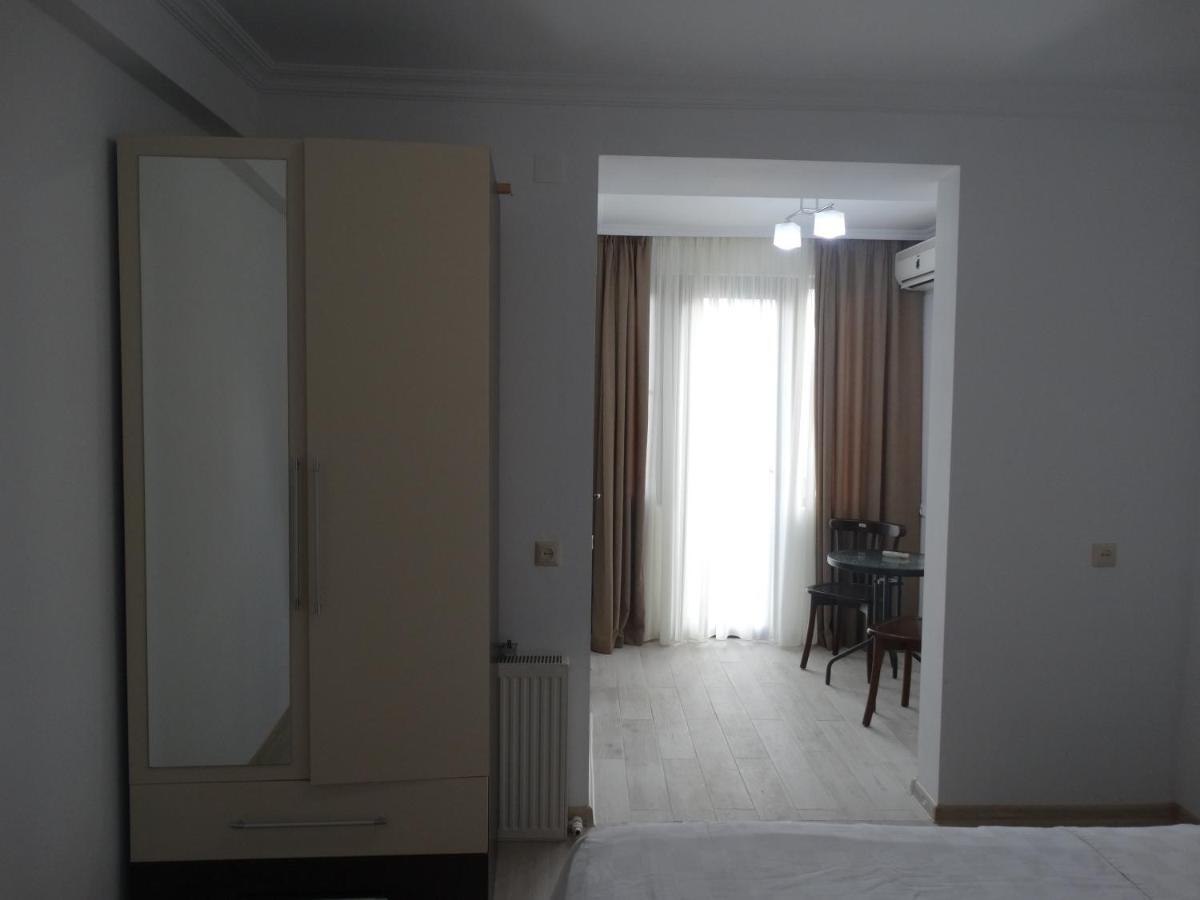Gulnasi'S Guesthouse Batumi Esterno foto